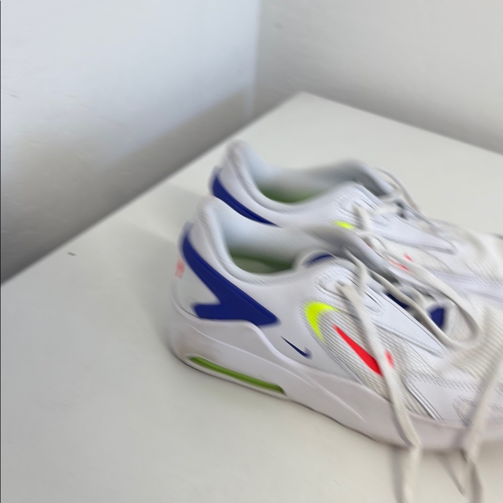 Nike White and Red Sneakers Classic Design - Picture 3 of 4